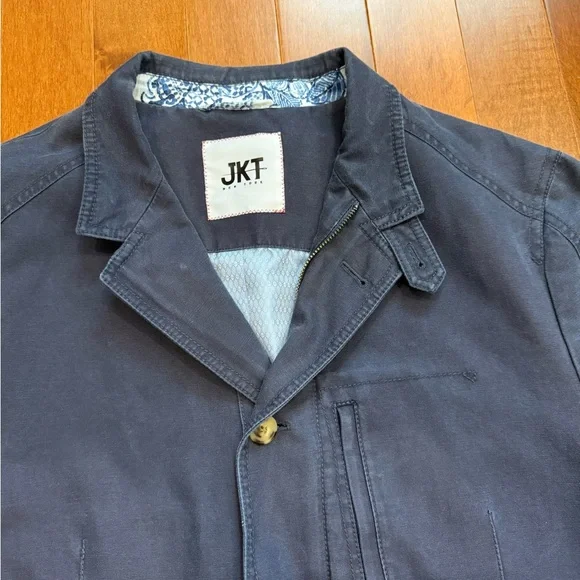 JKT New York Blue Blazer with Sporty Elegance-Versatile Style Size 46R worn ONCE